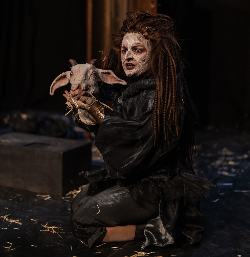 Byba Youv, la sorcière qui rêvait d'être une chèvre - Cie DERAÏDENZ/ ©Serge Gutwirth